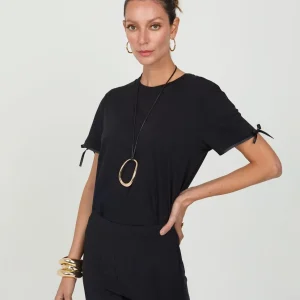 CAMISETA NEGRA PARA MUJER EN ALGODON CON SESGO SATINADO EN MANGAS